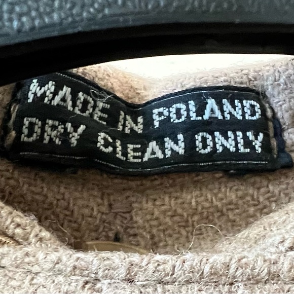 Women’s Vintage Trench Coat - Picture 4 of 9